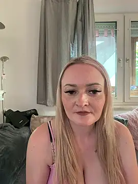 Snapshot of Alex-Blond chatting on 07.25.26 Alex-Blond online show from 07.25.26