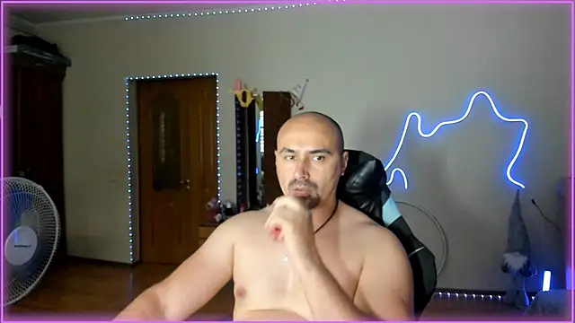 Snapshot of -SexyDaddy- chatting on 06.12.26 -SexyDaddy- online show from 06.12.26