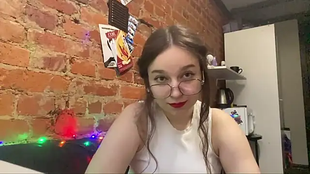 Snapshot of DaliLove chatting on 05.31.26 DaliLove online show from 05.31.26