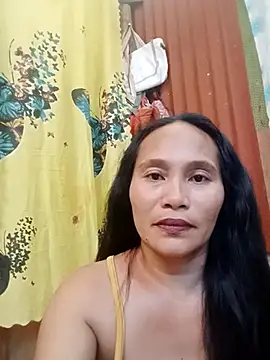 Snapshot of Queenslay chatting on 06.25.26 Queenslay online show from 06.25.26