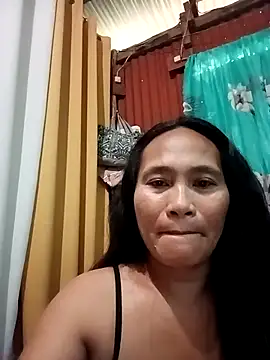 Snapshot of Queenslay chatting on 07.22.26 Queenslay online show from 07.22.26