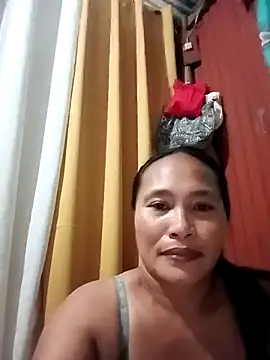 Snapshot of Queenslay chatting on 07.24.26 Queenslay online show from 07.24.26