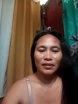 Snapshot of Queenslay chatting on 07.26.26 Queenslay online show from 07.26.26