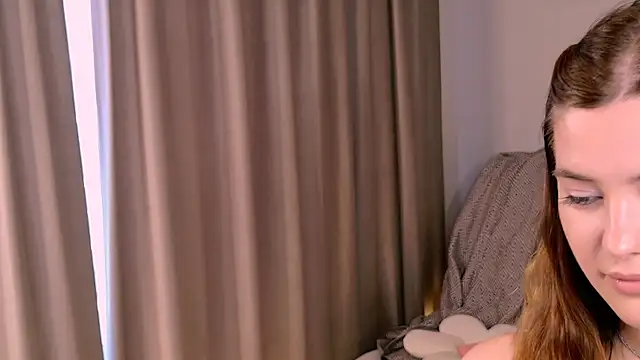 Snapshot of MurielGray chatting on 06.26.26 MurielGray online show from 06.26.26
