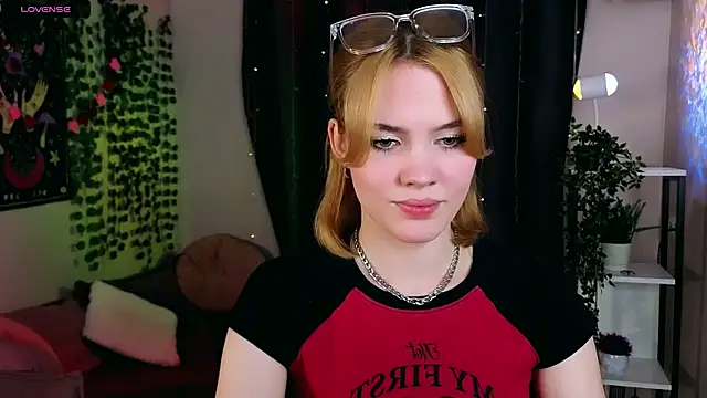 Snapshot of Milena_Stasym chatting on 06.15.26 Milena Stasym online show from 06.15.26