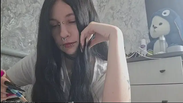 Snapshot of KrissyHiott chatting on 06.01.26 KrissyHiott online show from 06.01.26