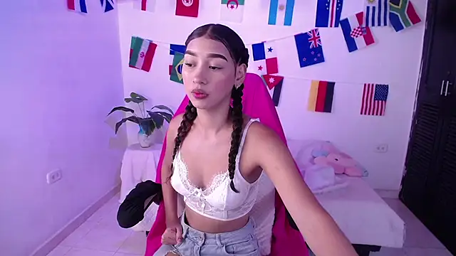 Snapshot of mia_cute_girl chatting on 07.04.26 mia cute girl online show from 07.04.26