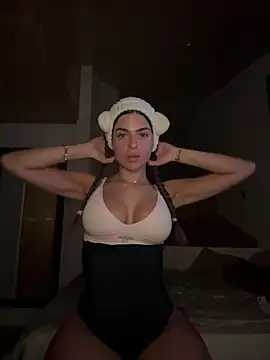 Snapshot of miaabelluccii chatting on 06.08.26 miaabelluccii online show from 06.08.26