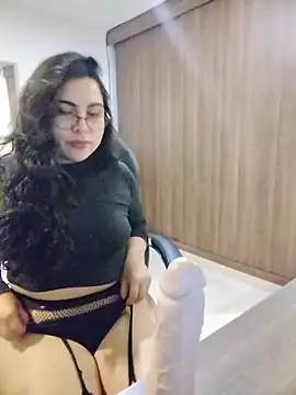 Snapshot of Roxxy_Sade chatting on 06.17.26 Roxxy Sade online show from 06.17.26