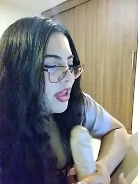 Snapshot of Roxxy_Sade chatting on 07.01.26 Roxxy Sade online show from 07.01.26