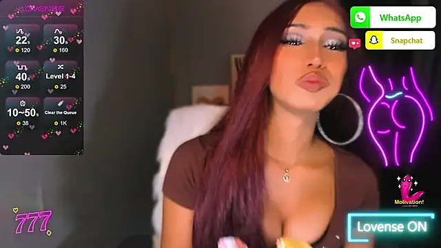 Snapshot of Attractive_Goddess_Isla chatting on 07.07.26 Attractive Goddess Isla online show from 07.07.26