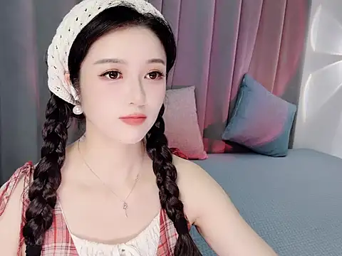 Snapshot of Momo-Wow chatting on 06.04.26 Momo-Wow online show from 06.04.26