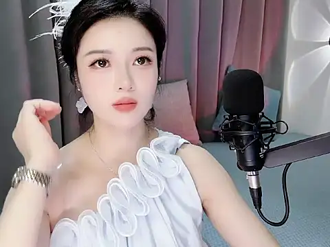 Snapshot of Momo-Wow chatting on 06.05.26 Momo-Wow online show from 06.05.26
