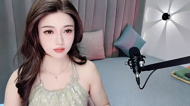 Snapshot of Momo-Wow chatting on 06.16.26 Momo-Wow online show from 06.16.26