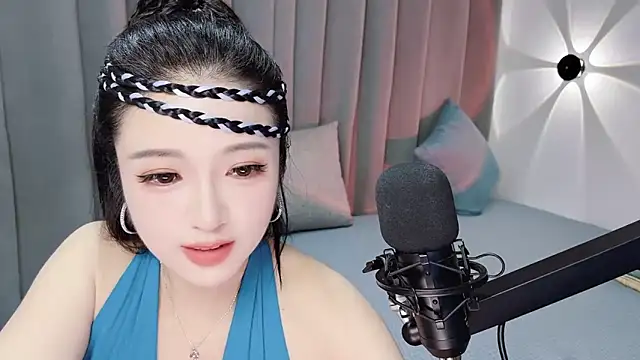 Snapshot of Momo-Wow chatting on 06.22.26 Momo-Wow online show from 06.22.26