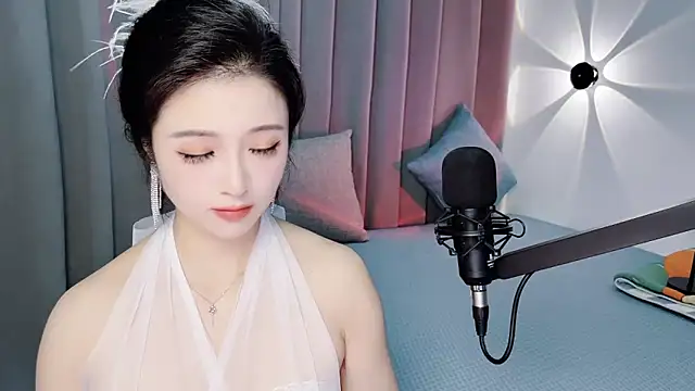 Snapshot of Momo-Wow chatting on 06.23.26 Momo-Wow online show from 06.23.26