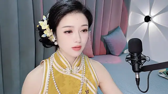 Snapshot of Momo-Wow chatting on 06.26.26 Momo-Wow online show from 06.26.26