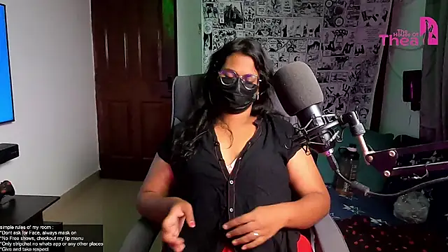 Snapshot of thea_rachel chatting on 07.07.26 thea rachel online show from 07.07.26