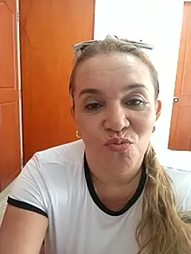 Snapshot of Sara_hilton02 chatting on 06.14.26 Sara hilton02 online show from 06.14.26