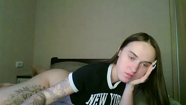 Snapshot of elliza_snow chatting on 06.18.26 elliza snow online show from 06.18.26