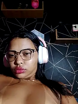 Snapshot of Silmara21 chatting on 06.05.26 Silmara21 online show from 06.05.26