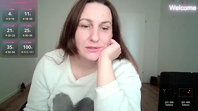 Snapshot of Yevgeshka-Milashka chatting on 01.12.25 Yevgeshka-Milashka online show from 01.12.25