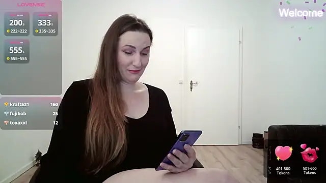 Snapshot of Yevgeshka-Milashka chatting on 01.12.25 Yevgeshka-Milashka online show from 01.12.25