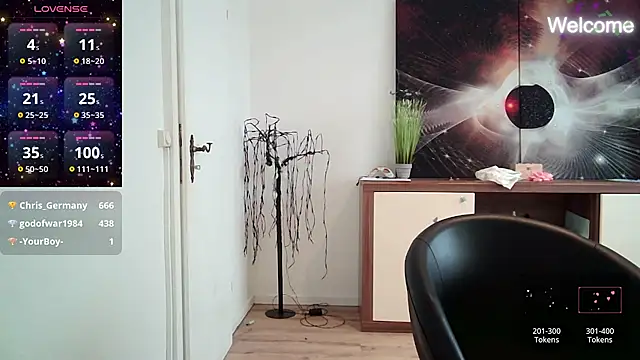 Snapshot of Yevgeshka-Milashka chatting on 02.14.25 Yevgeshka-Milashka online show from 02.14.25