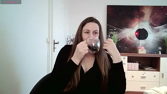 Snapshot of Yevgeshka-Milashka chatting on 02.19.25 Yevgeshka-Milashka online show from 02.19.25