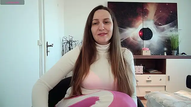 Snapshot of Yevgeshka-Milashka chatting on 02.19.25 Yevgeshka-Milashka online show from 02.19.25