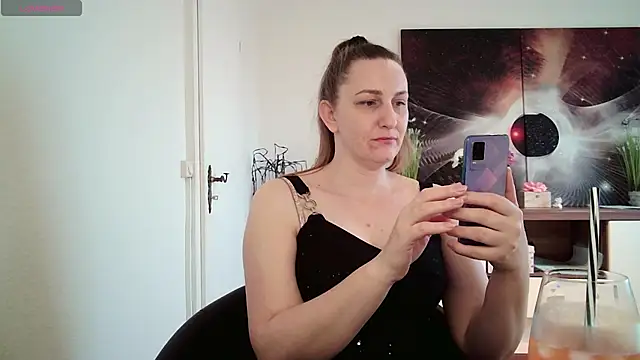 Snapshot of Yevgeshka-Milashka chatting on 03.08.25 Yevgeshka-Milashka online show from 03.08.25