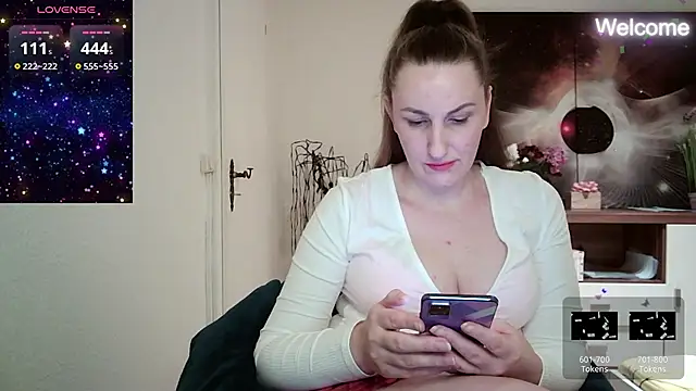 Snapshot of Yevgeshka-Milashka chatting on 03.15.25 Yevgeshka-Milashka online show from 03.15.25