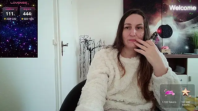 Snapshot of Yevgeshka-Milashka chatting on 03.22.25 Yevgeshka-Milashka online show from 03.22.25