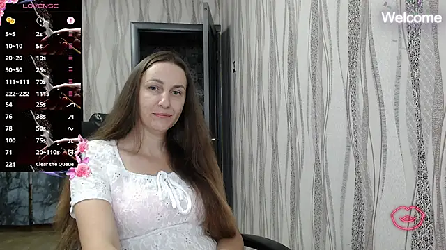 Snapshot of Yevgeshka-Milashka chatting on 09.10.25 Yevgeshka-Milashka online show from 09.10.25