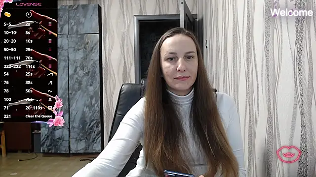 Snapshot of Yevgeshka-Milashka chatting on 10.17.25 Yevgeshka-Milashka online show from 10.17.25