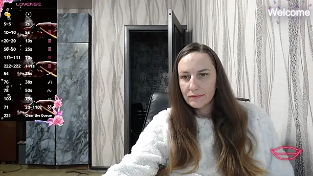 Snapshot of Yevgeshka-Milashka chatting on 10.18.25 Yevgeshka-Milashka online show from 10.18.25