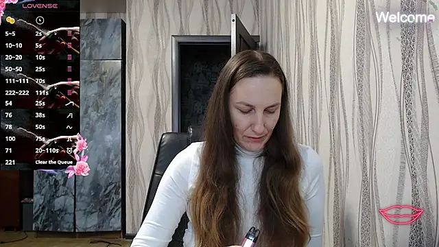 Snapshot of Yevgeshka-Milashka chatting on 10.19.25 Yevgeshka-Milashka online show from 10.19.25