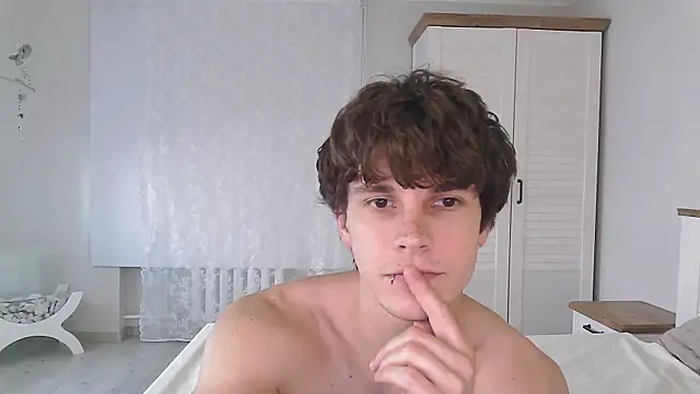 Snapshot of Eric_Crush chatting on 06.15.26 Eric Crush online show from 06.15.26