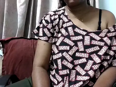 Snapshot of Nisha-moon chatting on 06.12.26 Nisha-moon online show from 06.12.26