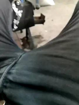 Singlemaleforcouples online show from 12.29.24