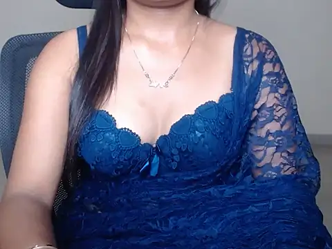 Snapshot of Elle_lala chatting on 06.29.26 Elle lala online show from 06.29.26