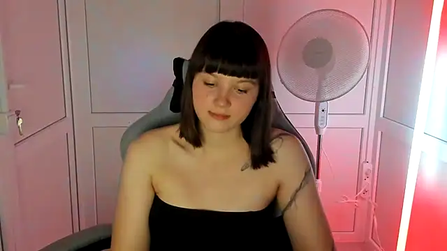 Snapshot of Vanilla_Vixen chatting on 06.18.26 Vanilla Vixen online show from 06.18.26