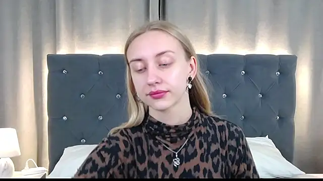 Snapshot of LirienVexx chatting on 07.18.26 LirienVexx online show from 07.18.26