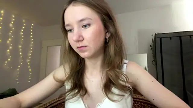 Snapshot of smalllisa chatting on 06.24.26 smalllisa online show from 06.24.26