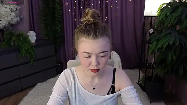 Snapshot of Lina_deels chatting on 06.25.26 Lina deels online show from 06.25.26