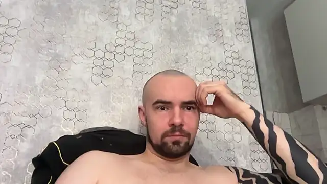 Snapshot of KitteanHard chatting on 06.17.26 KitteanHard online show from 06.17.26