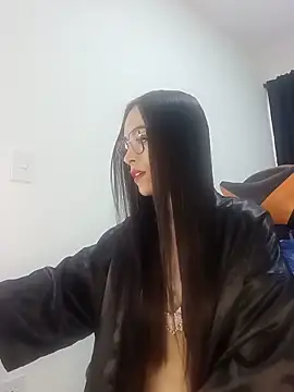 emaevans1 online show from 06.16.26