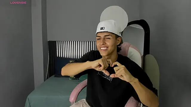 Snapshot of Axel_Mendozaa chatting on 06.04.26 Axel Mendozaa online show from 06.04.26