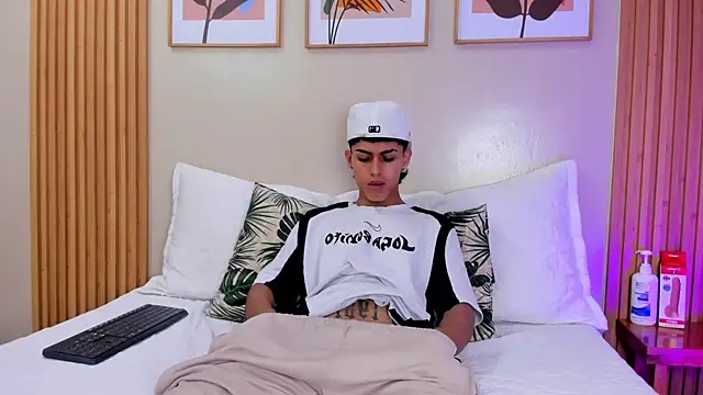 Snapshot of Axel_Mendozaa chatting on 06.19.26 Axel Mendozaa online show from 06.19.26
