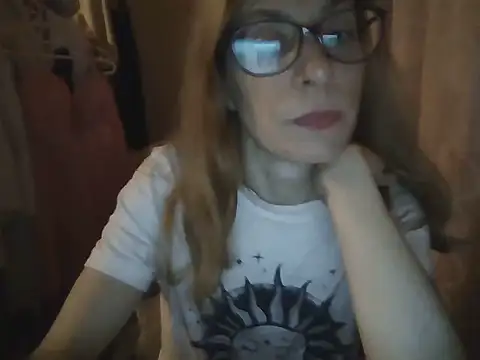 Snapshot of Aphrodity_Roxx chatting on 06.20.26 Aphrodity Roxx online show from 06.20.26